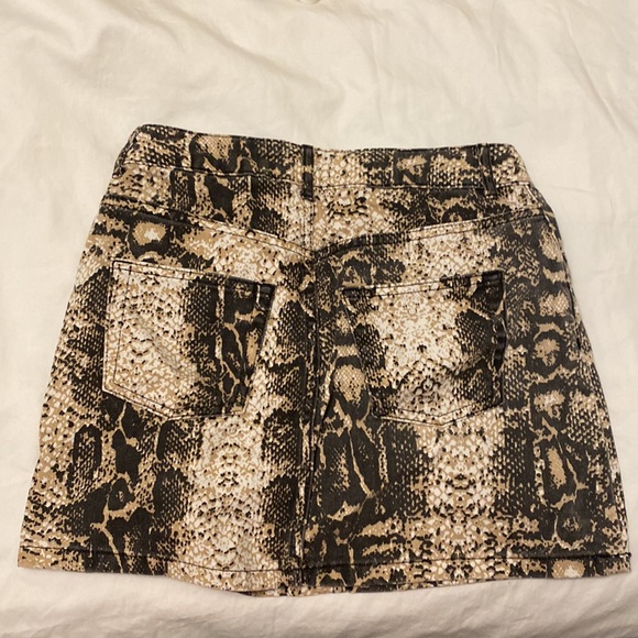 Snakeskin Patterned Skirt - Picture 3 of 3